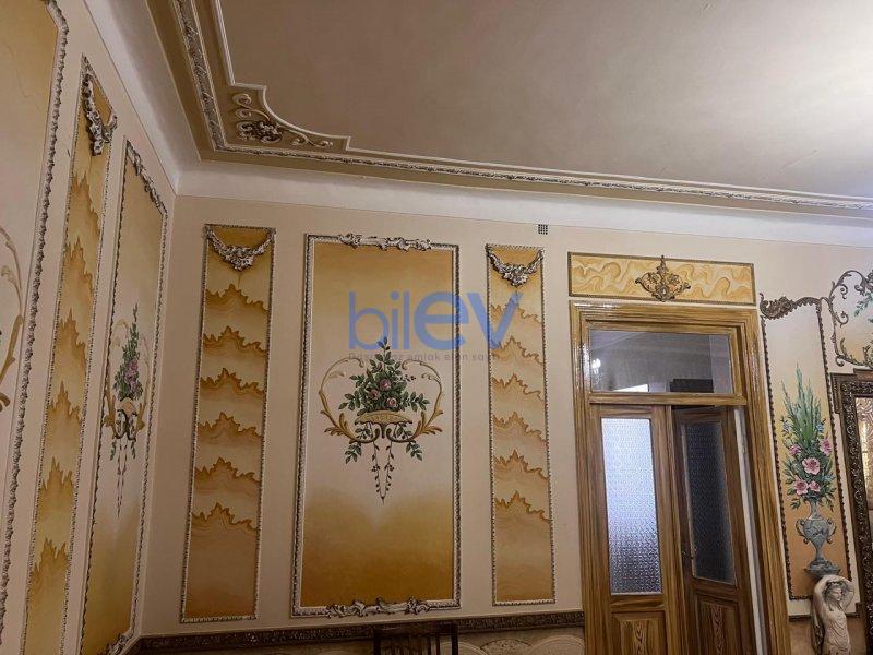 Satılır 5 otaqlı Həyət evi  320m², Bakı