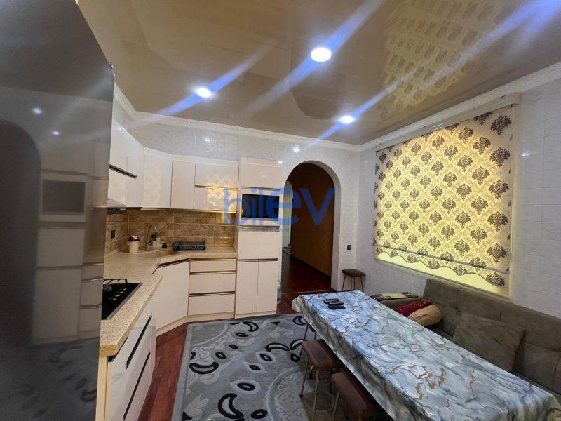 Satılır 5 otaqlı Həyət evi  320m², Bakı