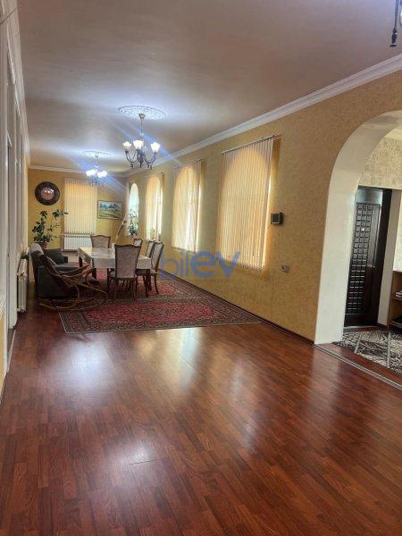 Satılır 5 otaqlı Həyət evi  320m², Bakı