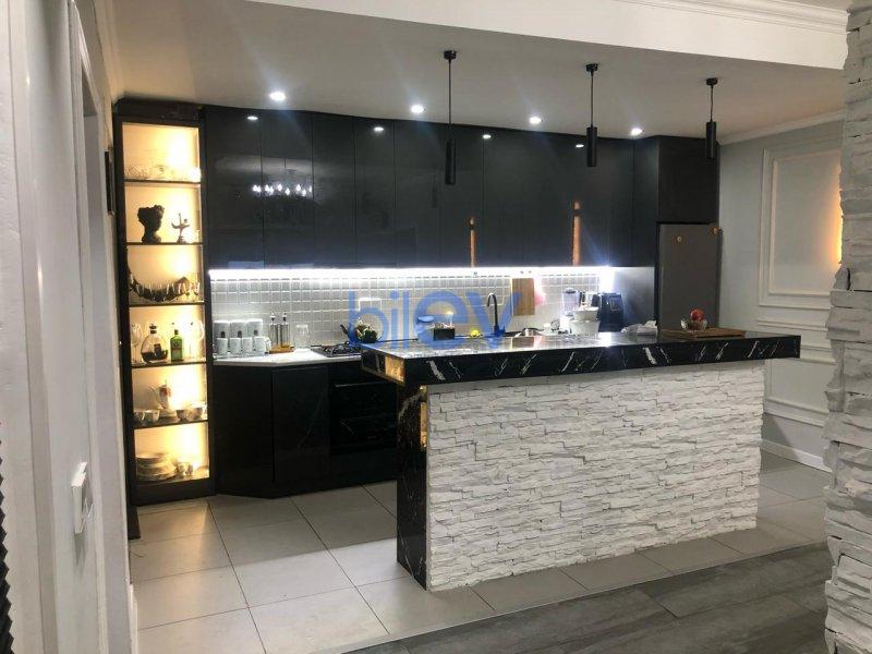 Satılır 7 otaqlı Həyət evi  300m², Bakı