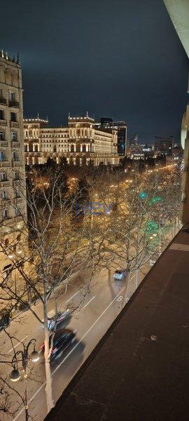 Satılır 2 otaqlı Köhnə Tikili  85m², Bakı