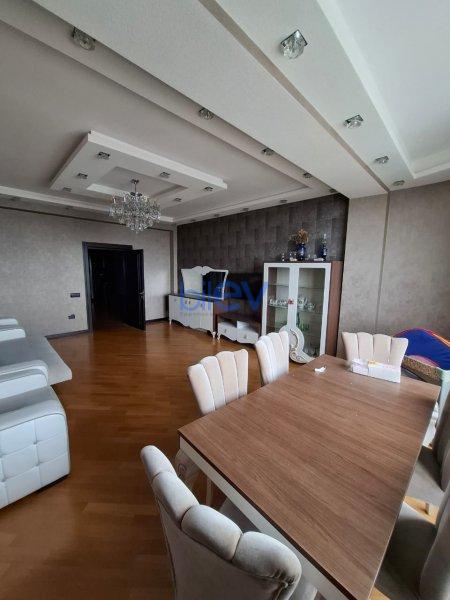 Satılır 3 otaqlı Yeni Tikili  1215m², Bakı