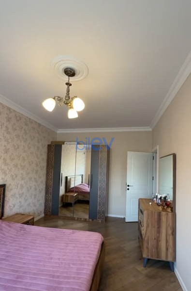Satılır 4 otaqlı Köhnə Tikili  100m², Bakı