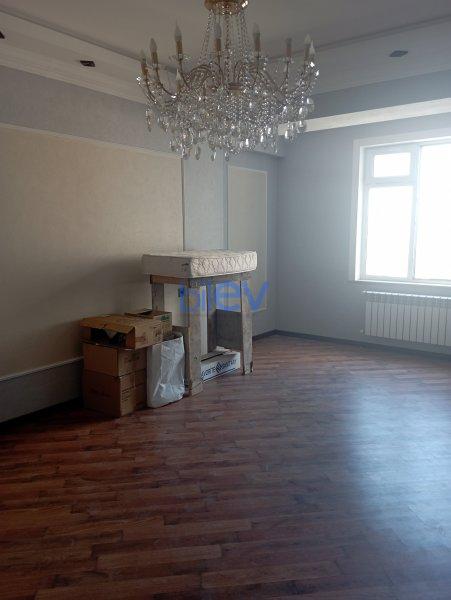 Aylıq Kirayə 3 otaqlı Yeni Tikili bina evi  130m², Bakı