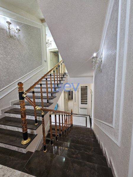 Satış 8 otaqlı Villa  500m², Bakı