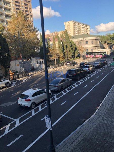 Günlük Kirayə 2 otaqlı Köhnə Tikili bina evi  78m², Bakı