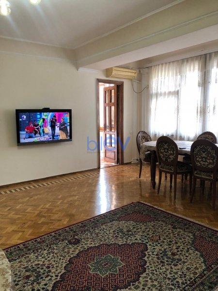 Günlük Kirayə 3 otaqlı Köhnə Tikili bina evi  118m², Bakı