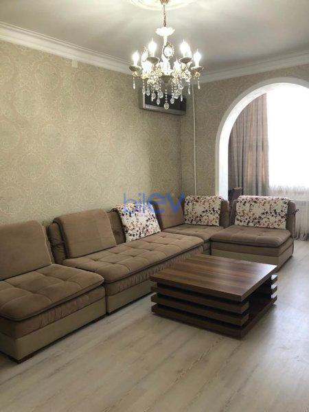 Günlük Kirayə 2 otaqlı Köhnə Tikili bina evi  67m², Bakı