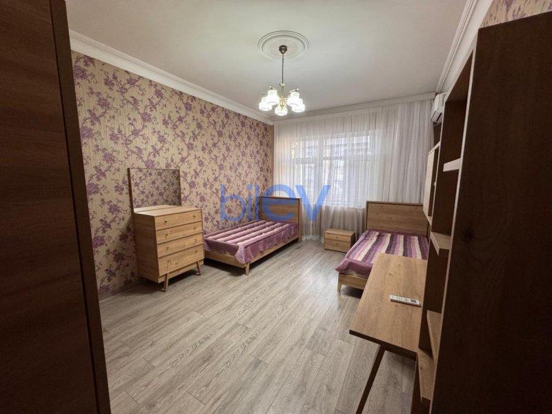 Kirayə (aylıq) 3 otaqlı Yeni Tikili  130m², Bakı