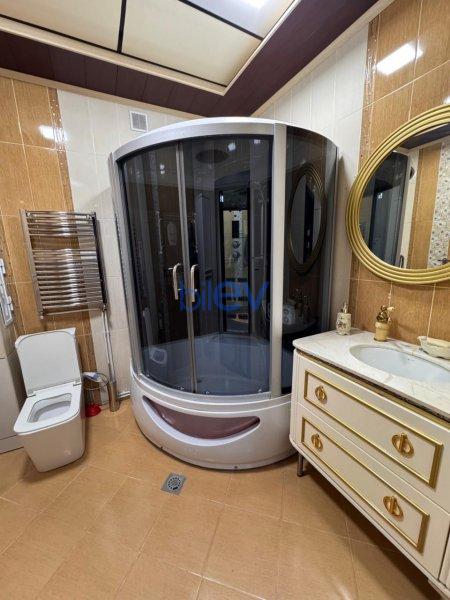 Kirayə (aylıq) 3 otaqlı Yeni Tikili  130m², Bakı