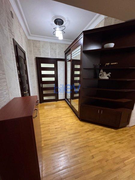 Kirayə (aylıq) 3 otaqlı Yeni Tikili  130m², Bakı