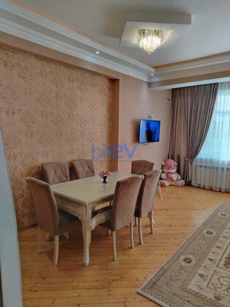 Aylıq Kirayə 3 otaqlı Yeni Tikili bina evi  105m², Bakı