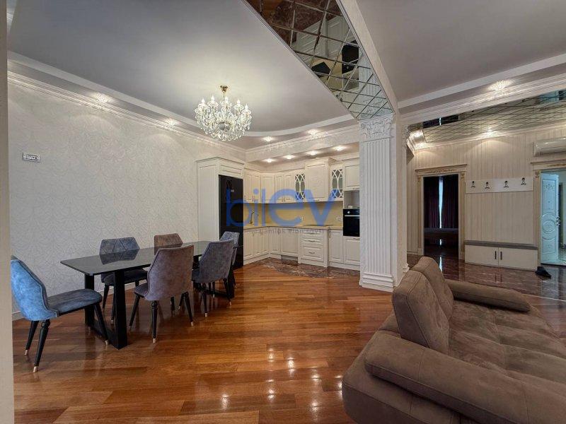 Aylıq Kirayə 3 otaqlı Köhnə Tikili bina evi  135m², Bakı