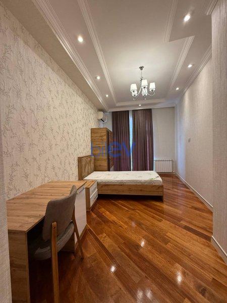 Aylıq Kirayə 3 otaqlı Köhnə Tikili bina evi  135m², Bakı