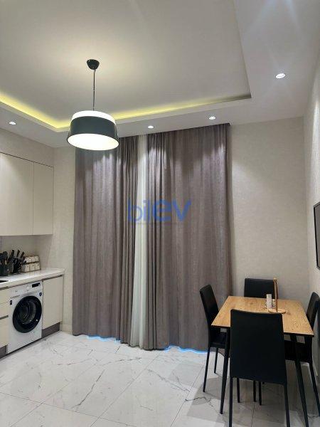 Aylıq Kirayə 3 otaqlı Yeni Tikili bina evi  140m², Bakı