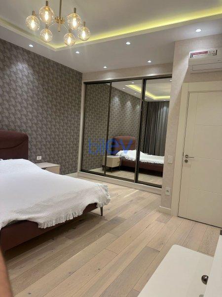 Aylıq Kirayə 3 otaqlı Yeni Tikili bina evi  140m², Bakı