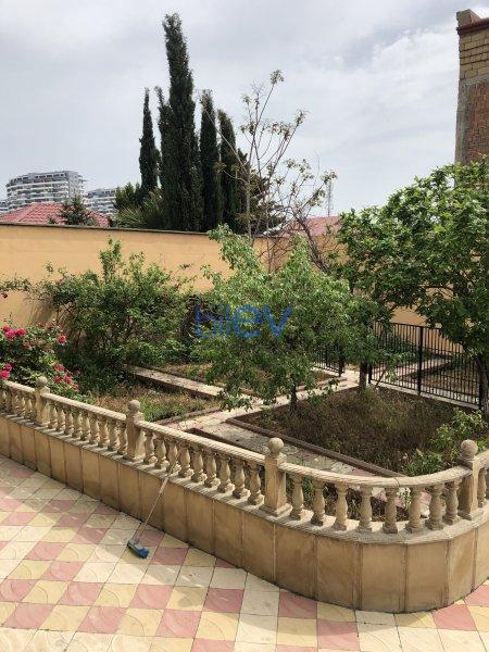 Satış 10 otaqlı Villa  300m², Bakı