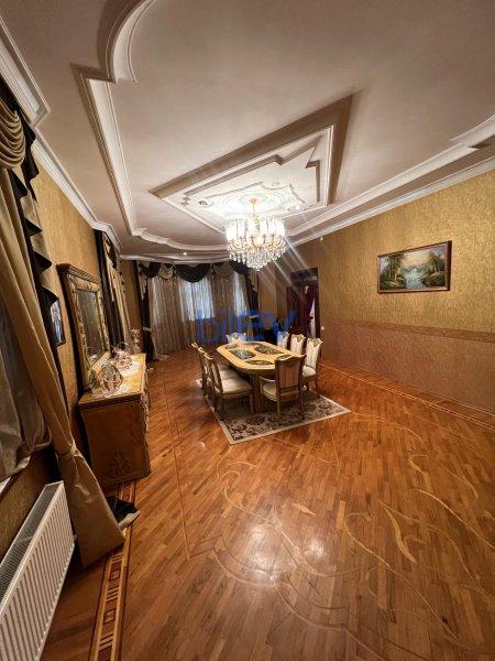 Satış 10 otaqlı Villa  300m², Bakı