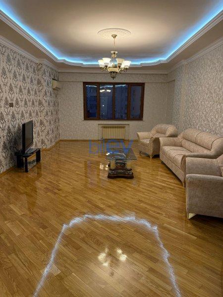 Aylıq Kirayə 3 otaqlı Yeni Tikili bina evi  135m², Bakı