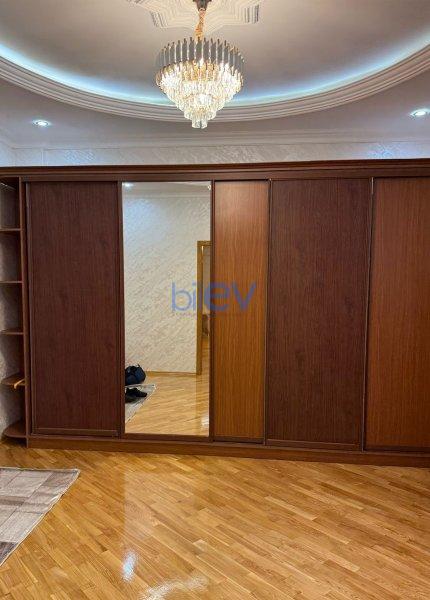 Aylıq Kirayə 3 otaqlı Yeni Tikili bina evi  135m², Bakı