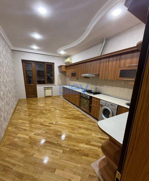 Aylıq Kirayə 3 otaqlı Yeni Tikili bina evi  135m², Bakı