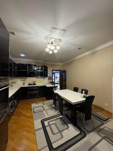 Aylıq Kirayə 4 otaqlı Yeni Tikili bina evi  171m², Bakı
