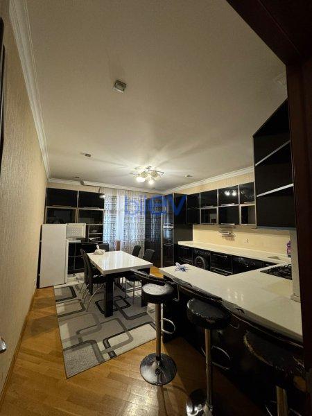 Aylıq Kirayə 4 otaqlı Yeni Tikili bina evi  171m², Bakı