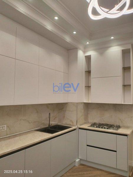 Aylıq Kirayə 3 otaqlı Yeni Tikili bina evi  140m², Bakı