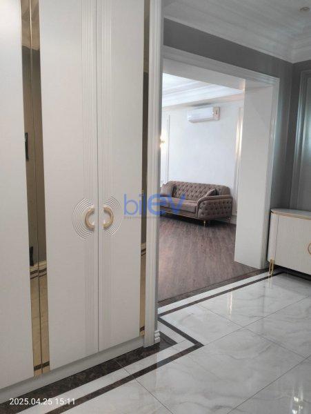Aylıq Kirayə 3 otaqlı Yeni Tikili bina evi  140m², Bakı