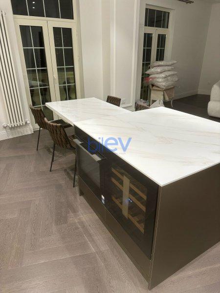 Aylıq Kirayə 3 otaqlı Yeni Tikili bina evi  130m², Bakı