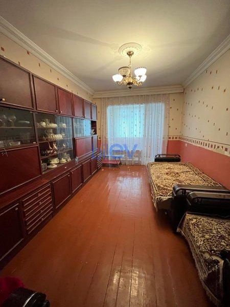 Satış 3 otaqlı Köhnə Tikili bina evi  70m², Bakı