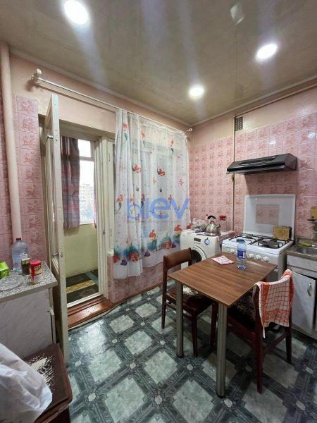 Satış 3 otaqlı Köhnə Tikili bina evi  70m², Bakı