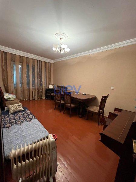 Satış 3 otaqlı Köhnə Tikili bina evi  70m², Bakı