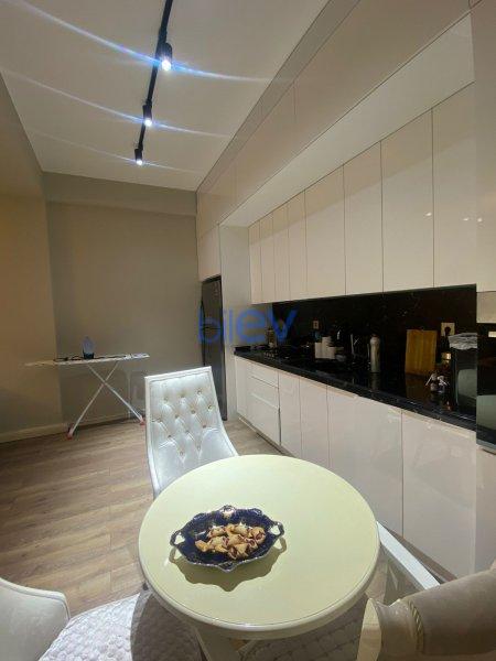 Aylıq Kirayə 3 otaqlı Yeni Tikili bina evi  100m², Bakı