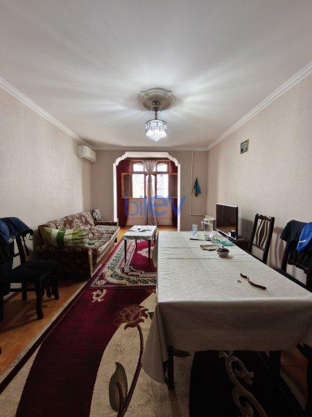 Satış 3 otaqlı Köhnə Tikili bina evi  73m², Bakı