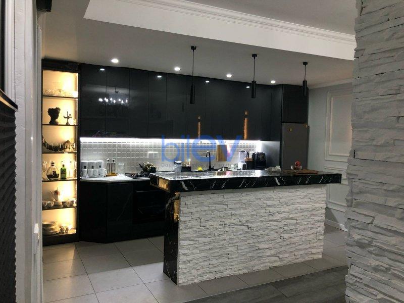 Satış 7 otaqlı Həyət evi  300m², Bakı