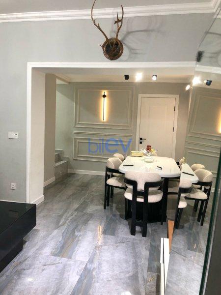 Satış 7 otaqlı Həyət evi  300m², Bakı