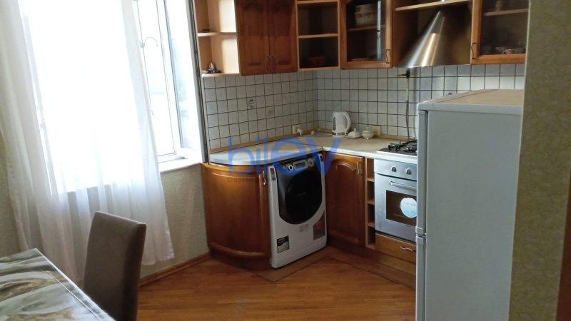 Aylıq Kirayə 3 otaqlı Köhnə Tikili bina evi  74m², Bakı