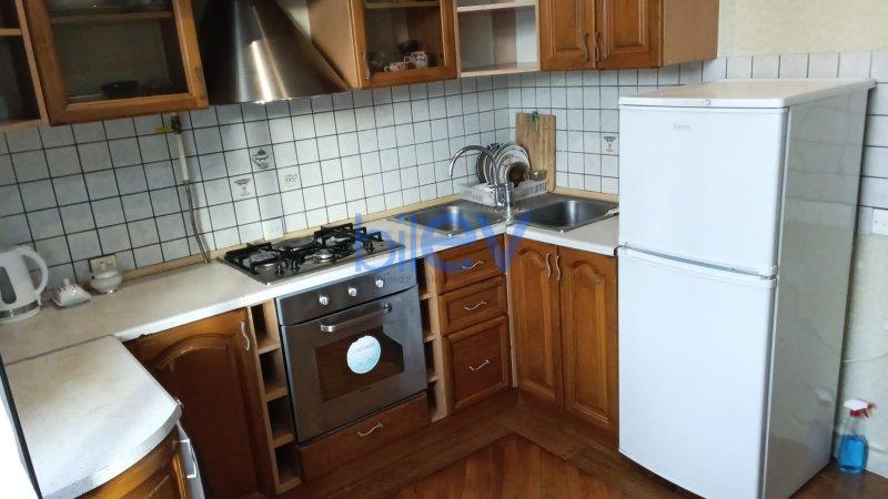 Aylıq Kirayə 3 otaqlı Köhnə Tikili bina evi  74m², Bakı