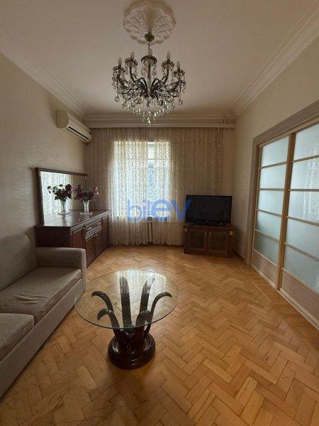 Aylıq Kirayə 2 otaqlı Köhnə Tikili bina evi  70m², Bakı