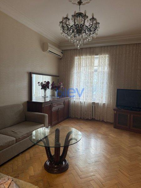 Aylıq Kirayə 2 otaqlı Köhnə Tikili bina evi  70m², Bakı