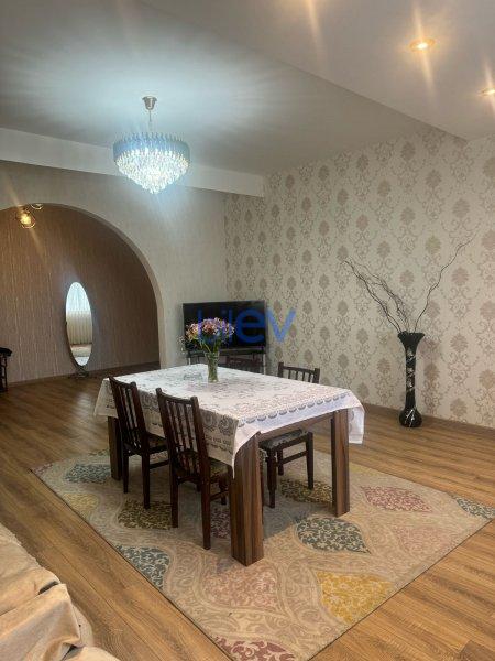 Aylıq Kirayə 4 otaqlı Yeni Tikili bina evi  200m², Bakı