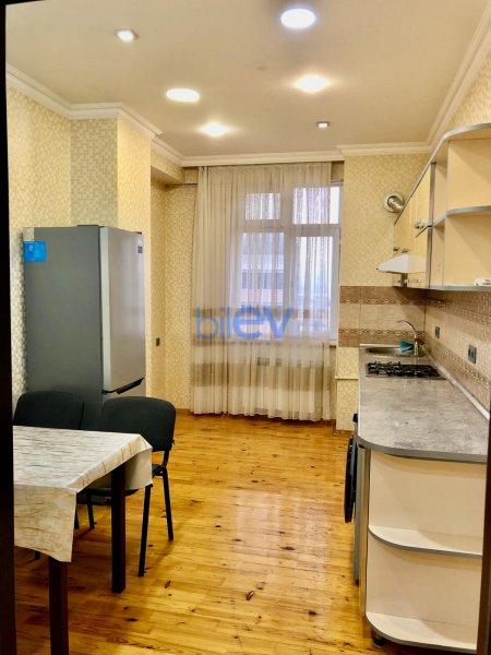 Aylıq Kirayə 3 otaqlı Yeni Tikili bina evi  106m², Bakı