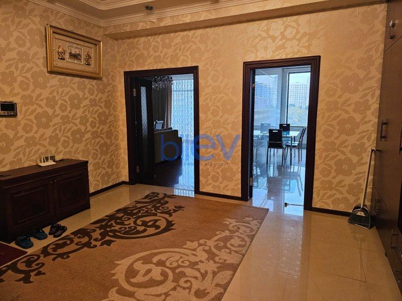 Aylıq Kirayə 3 otaqlı Yeni Tikili bina evi  140m², Bakı