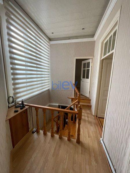 Aylıq Kirayə 4 otaqlı Köhnə Tikili bina evi  140m², Bakı