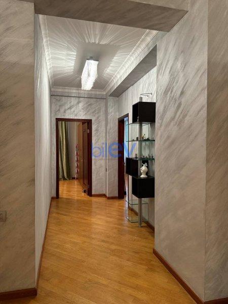 Kirayə (aylıq) 3 otaqlı Yeni Tikili  170m², Bakı