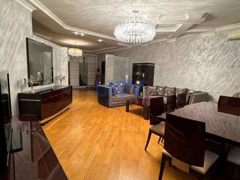 Kirayə (aylıq) 3 otaqlı Yeni Tikili  170m², Bakı