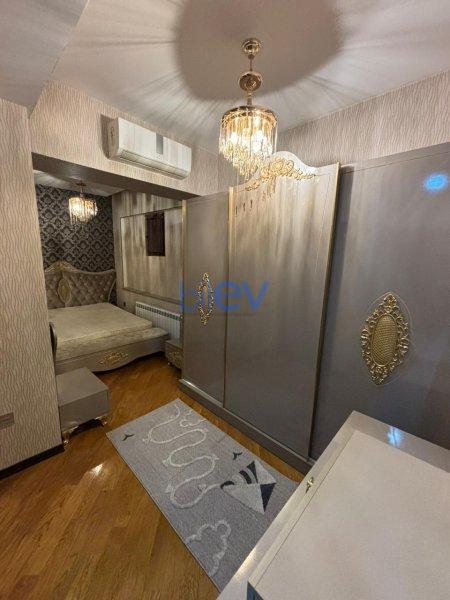 Kirayə (aylıq) 3 otaqlı Yeni Tikili  120m², Bakı