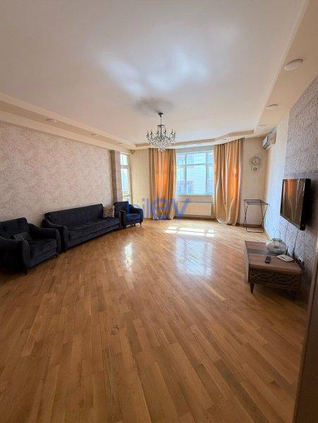 Kirayə (aylıq) 3 otaqlı Yeni Tikili  160m², Bakı