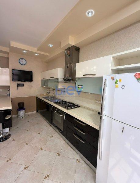 Kirayə (aylıq) 3 otaqlı Yeni Tikili  160m², Bakı